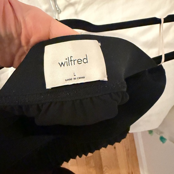 Wilfred Elegant Black Pleated Skirt Sz L - Picture 2 of 4